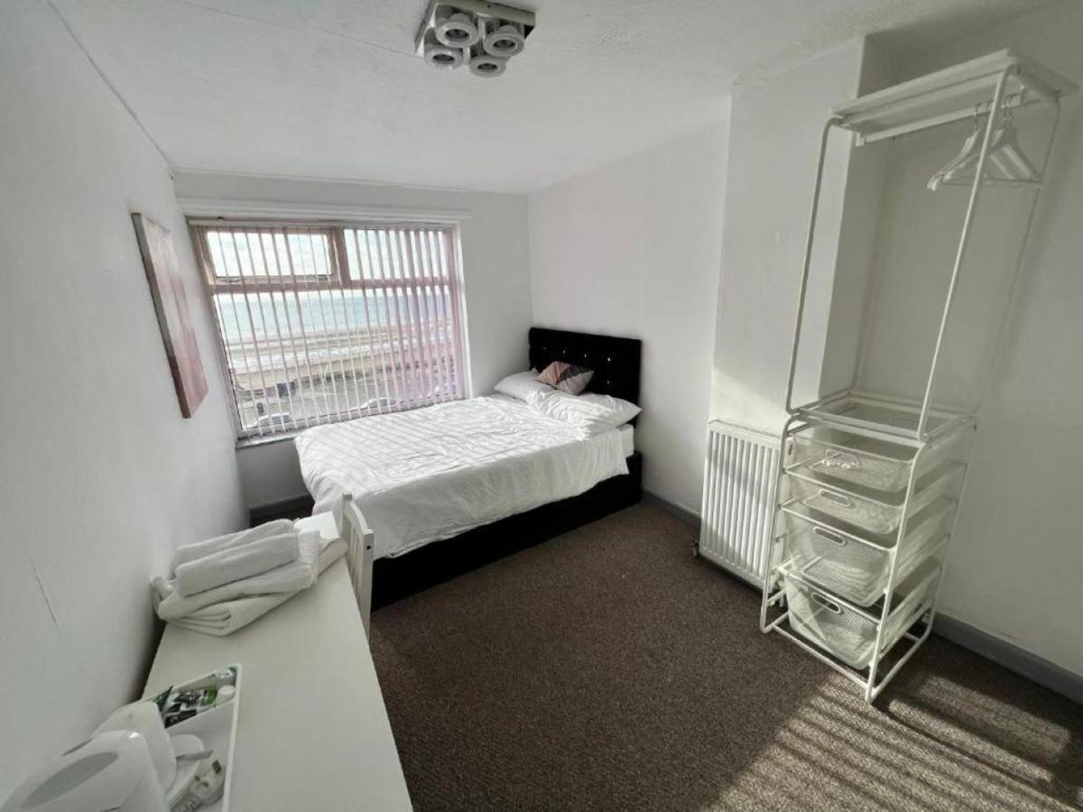 Arnies Hotel Blackpool Exterior foto